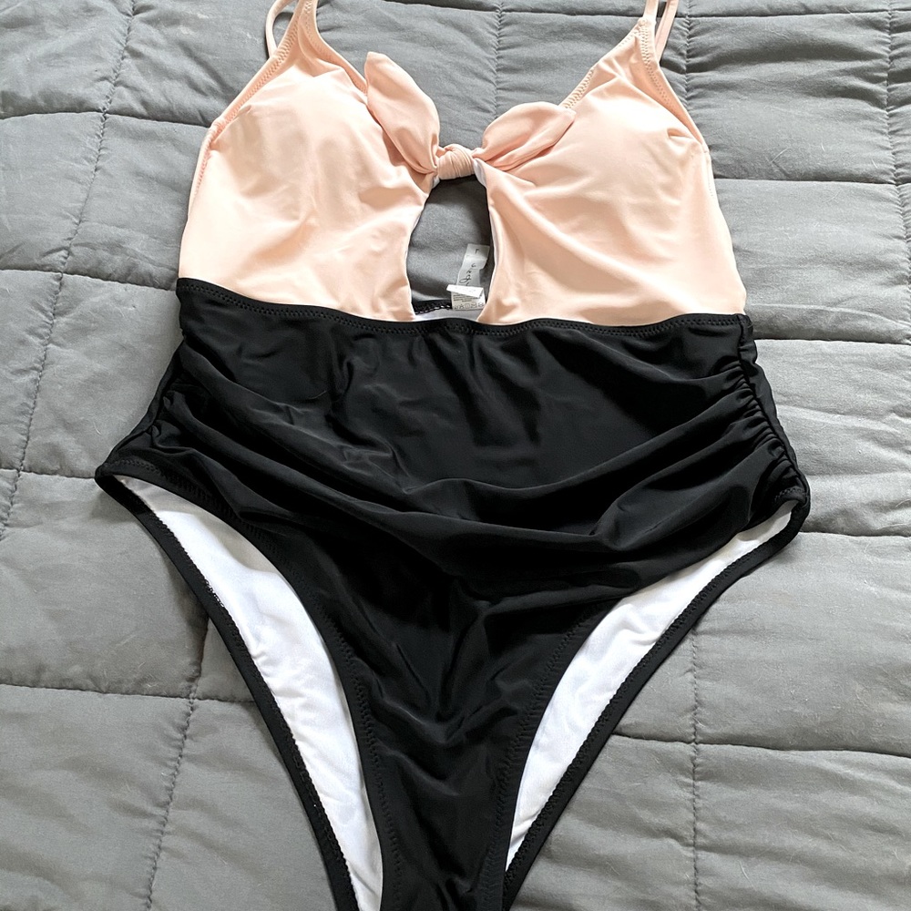 EUC Cupshe swimsuit!